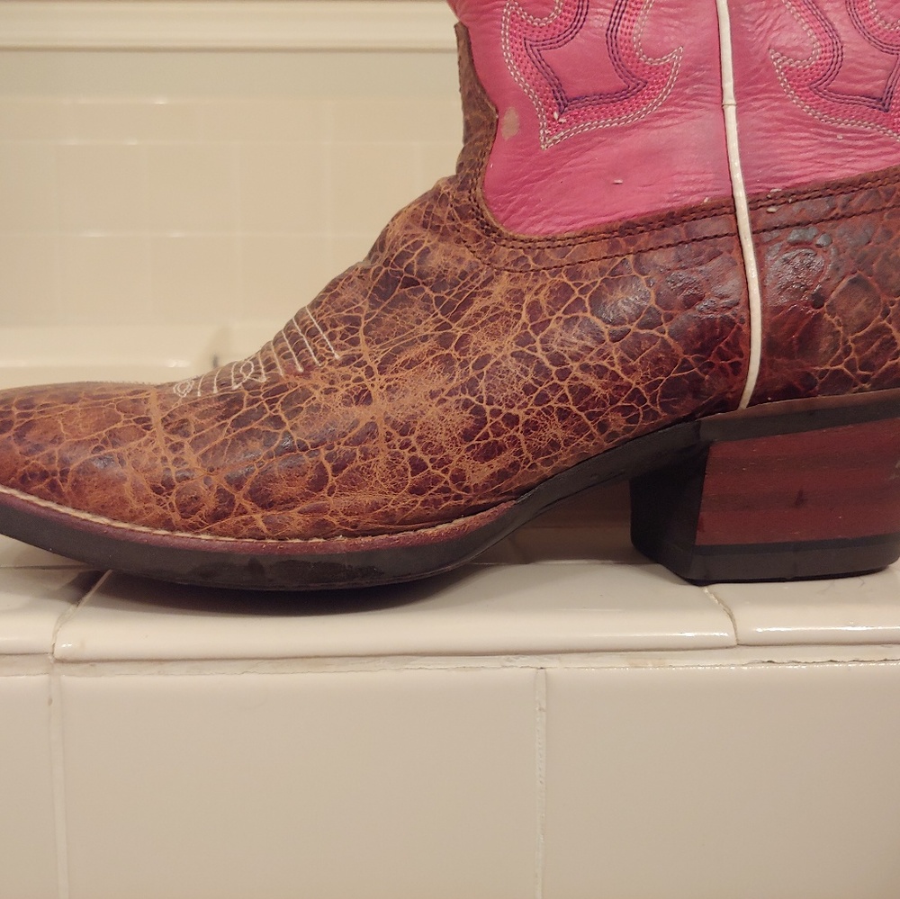 Ariat